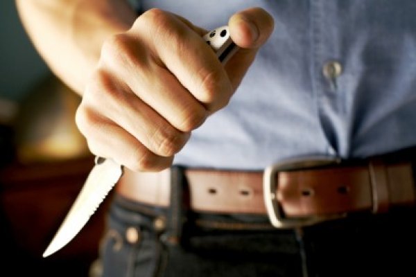 Înjunghiată pe stradă, în Eforie, fiindcă a refuzat cererea în căsătorie